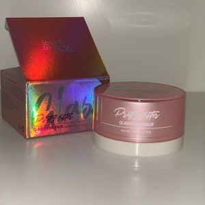 touch in SOL Pretty Filter Glassy Skin Balm